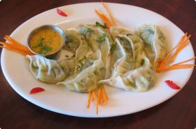 Vegetable Momo w/ Sesame Chutney